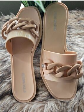 STEVE MADDEN Ciela Nude/Blush
Chunky Chain Slide Sandal
Nude Sz 7